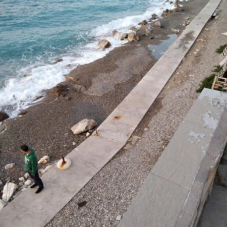 デルヴェニHouse Next To The Sea Sideアパートメント エクステリア 写真