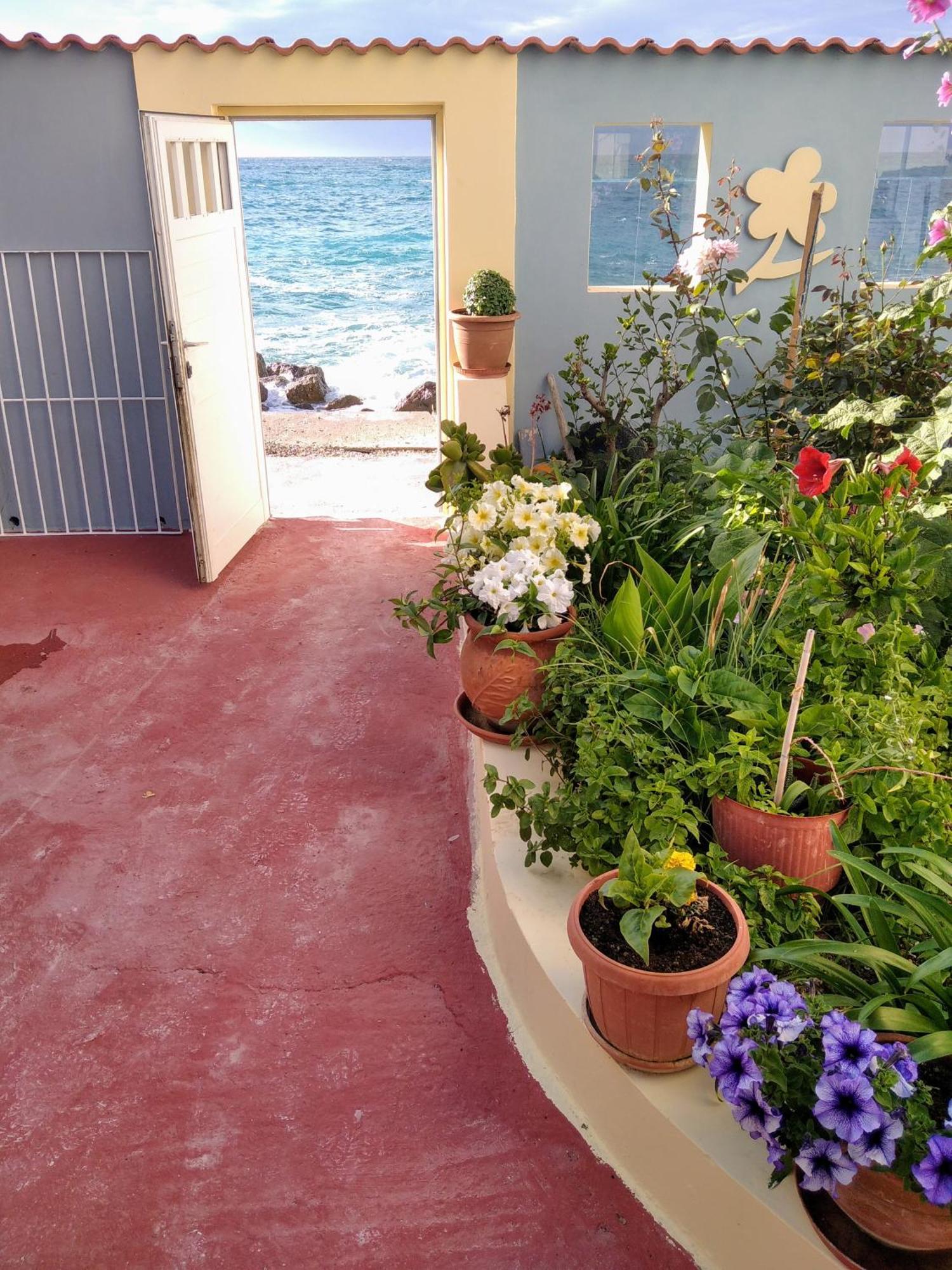 デルヴェニHouse Next To The Sea Sideアパートメント エクステリア 写真